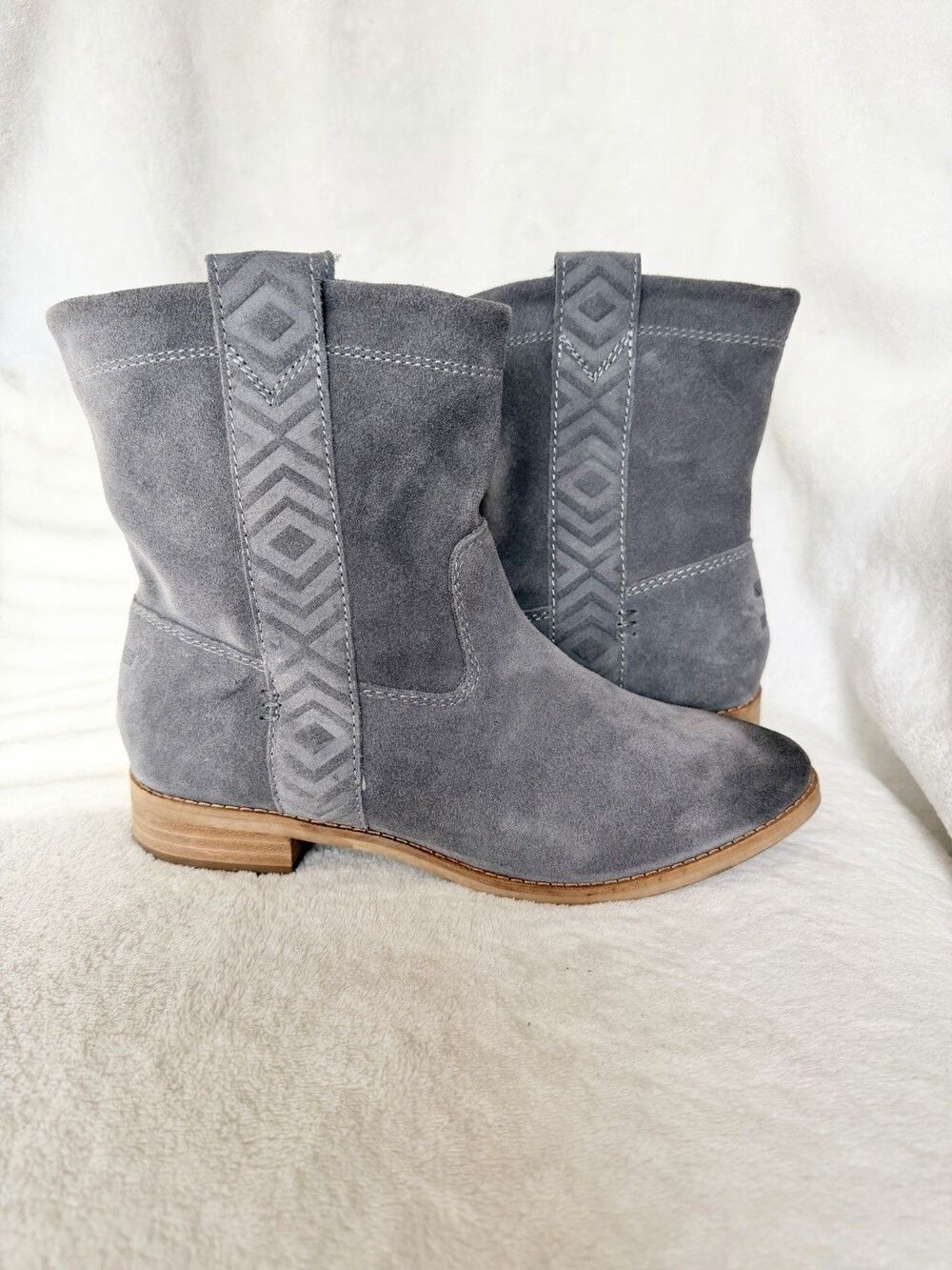 Toms Castlerock Suede Aztec Southwestern Slouchy Ankle Boots Size 6.5 NWOB